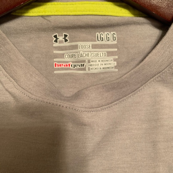 Under Armour T-Shirt - Picture 6 of 6